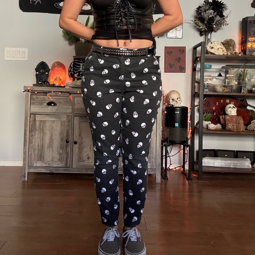 Hot Topic Black and White Skull Women's Skinny Pants